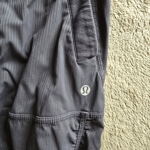 Lululemon Studio Crop dark grey unlined size 4 - Picture 4 of 11
